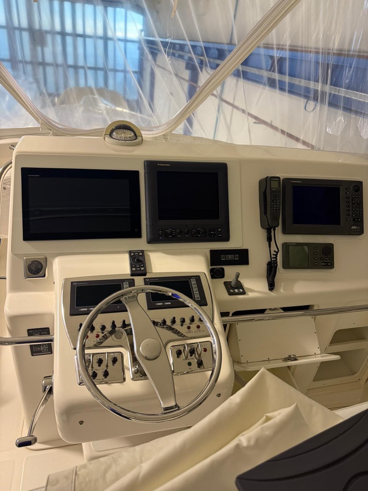 Cabo Yachts 43 Flybridge gebraucht - Hauptbild 3