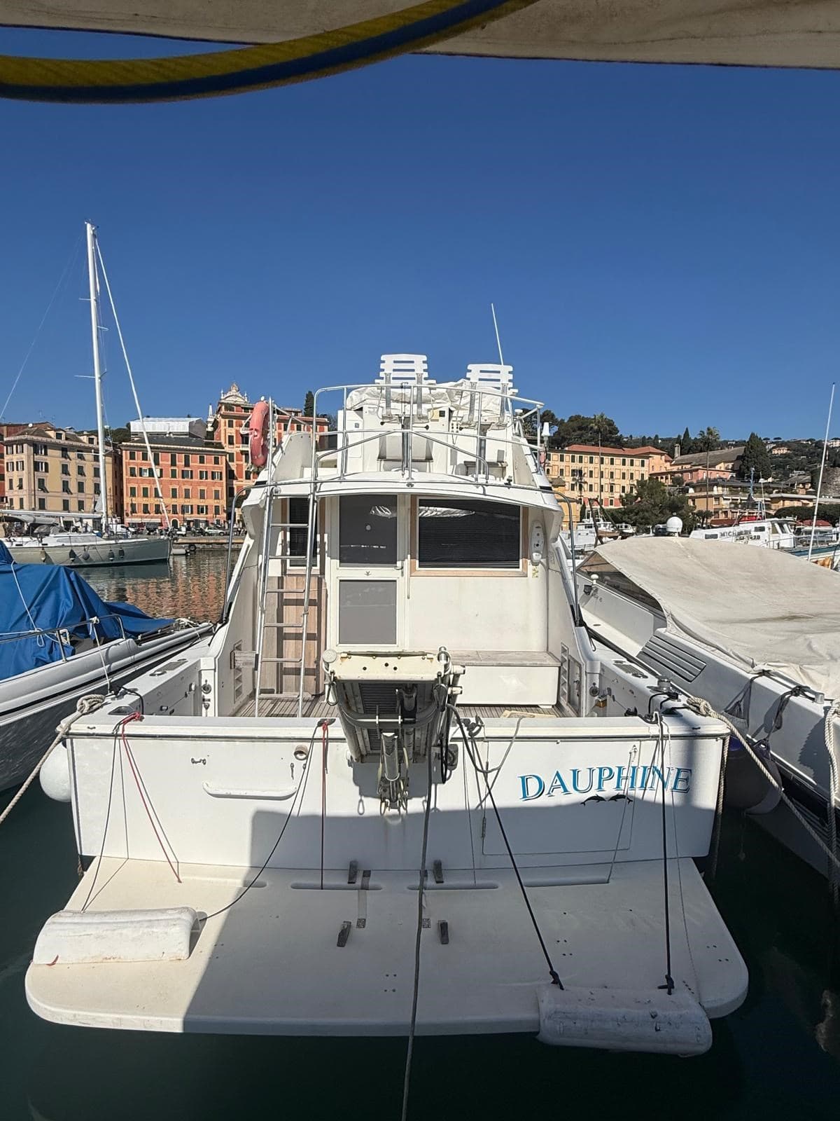 Bertram Yacht 37 - Detail View 1 Bertram Yacht 37 - Detail View 1