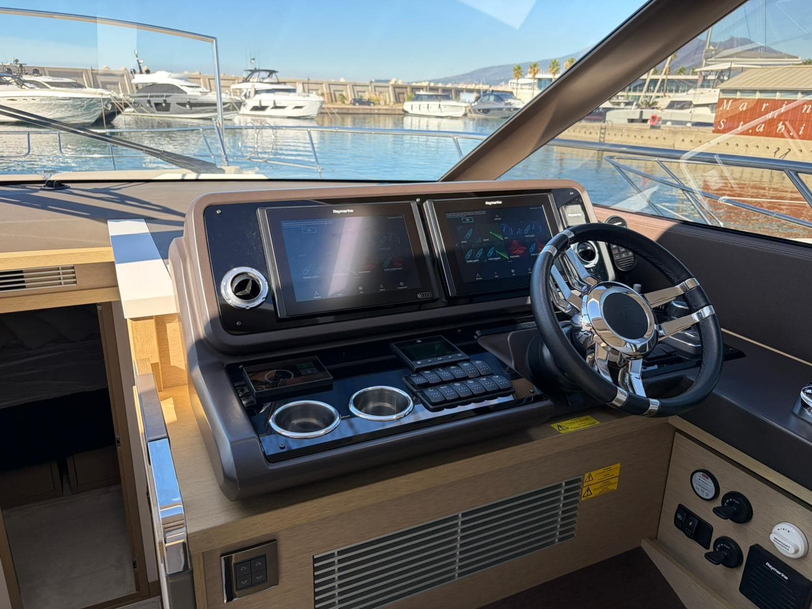 Prestige 590S Sportfly usato - foto hero 11