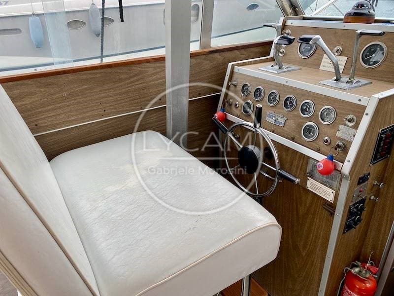 Chris Craft Commander Sport used - hero image 9