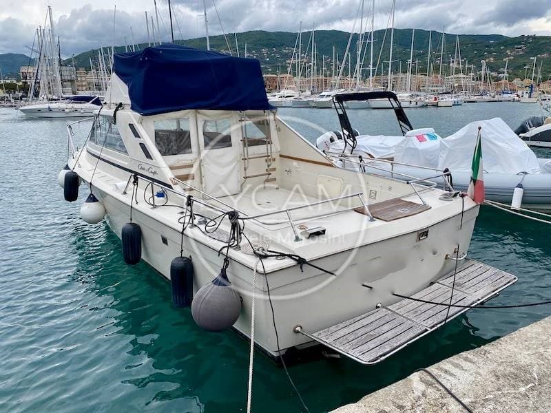 Chris Craft Commander Sport - Detail View 1 Chris Craft Commander Sport - Detail View 1