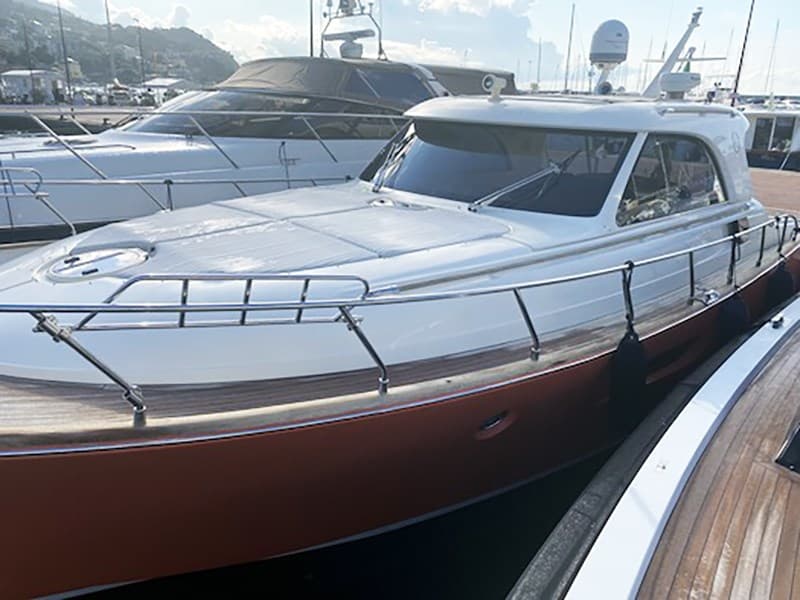 Mochi Craft Mochi 44 Dolphin - Detail View 1 Mochi Craft Mochi 44 Dolphin - Detail View 1