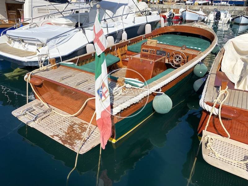 Mussini Utility 748 - Interior View Mussini Utility 748 - Interior View