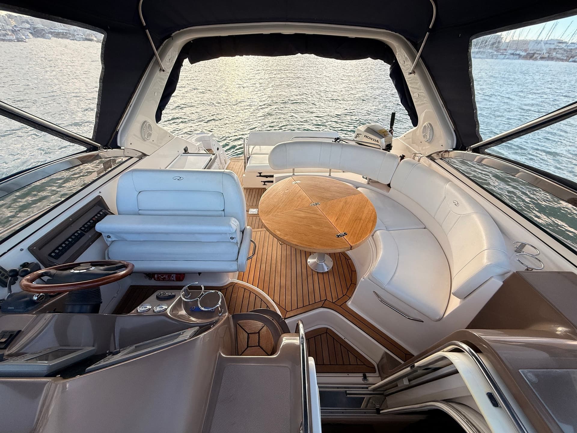 Regal Marine COMMODORE 3560 d'occasion - image hero 11