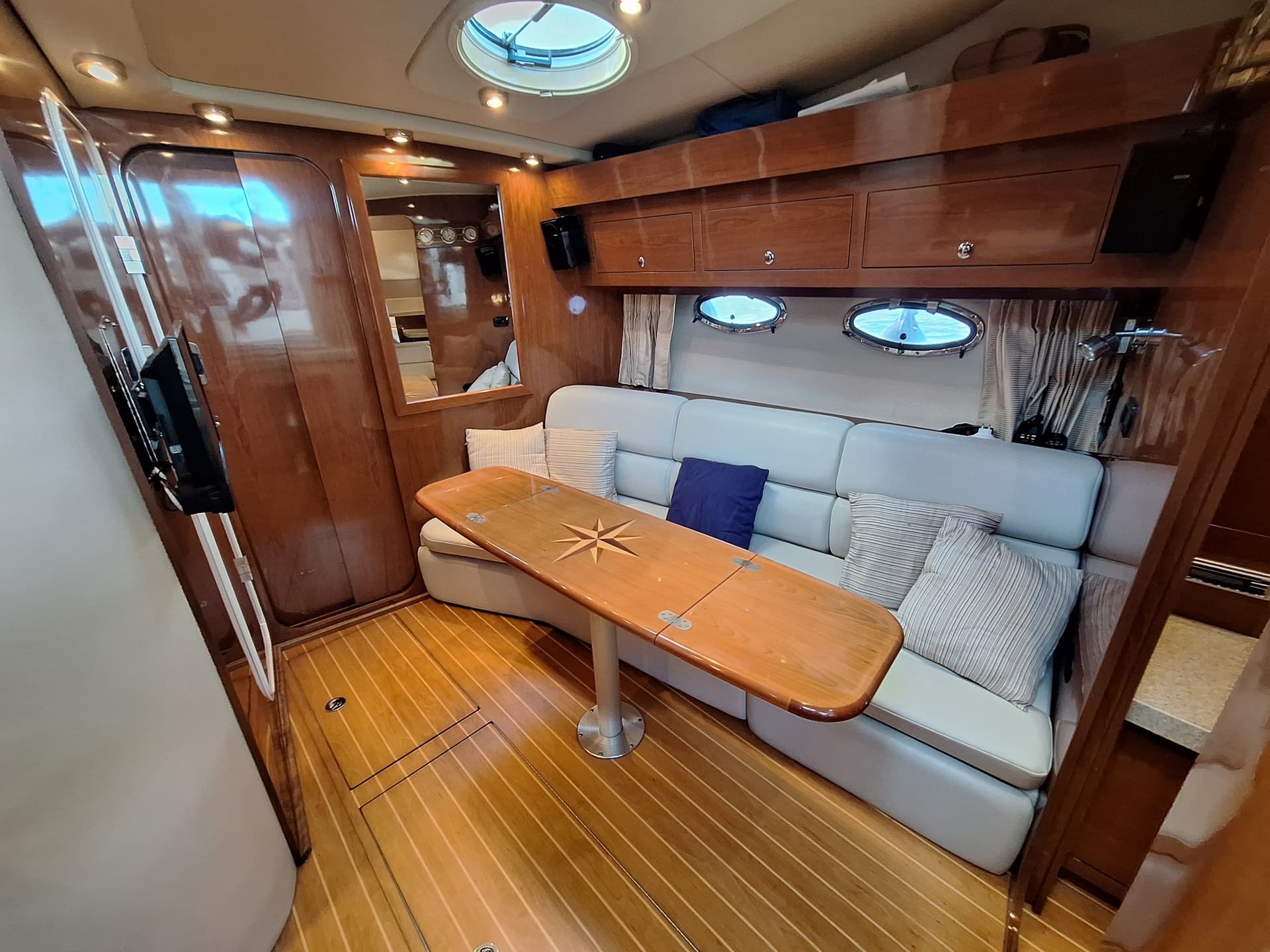 Regal Marine COMMODORE 3560 d'occasion - image hero 14