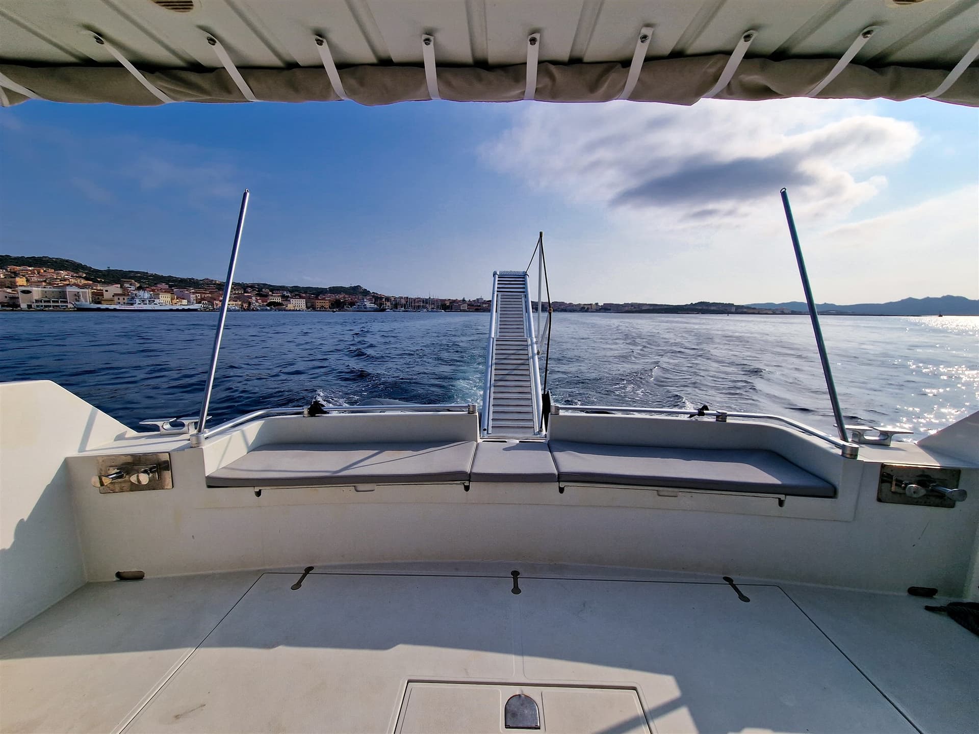 Mochi Craft 44 Fly - Detail View 1 Mochi Craft 44 Fly - Detail View 1