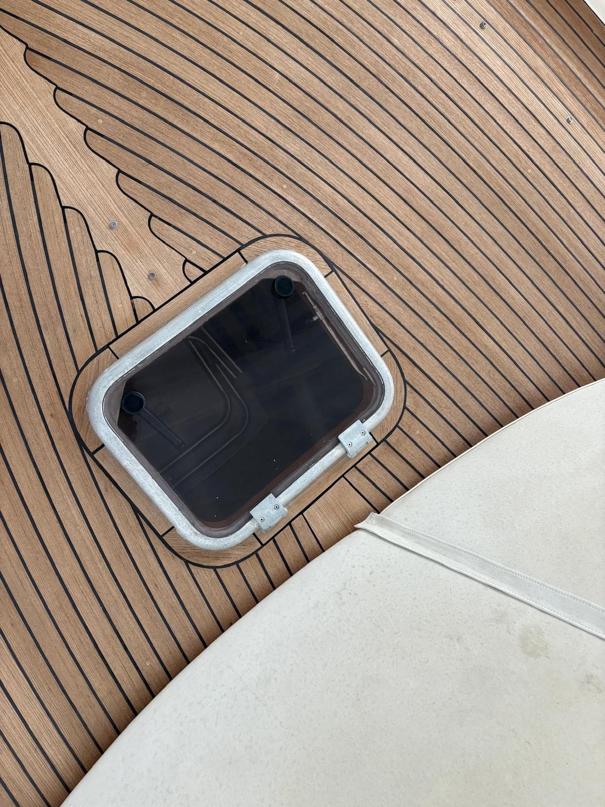 Apreamare Aprea 750 Midcabin - Deck View Apreamare Aprea 750 Midcabin - Deck View