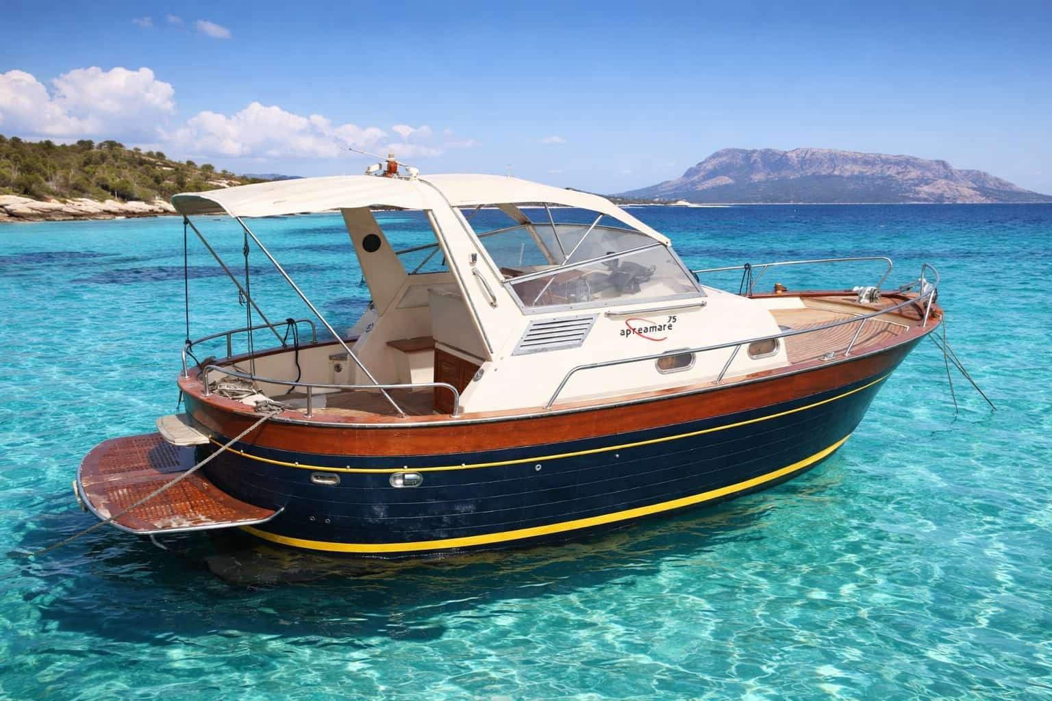 Apreamare Aprea 750 Midcabin - Main View Apreamare Aprea 750 Midcabin - Main View