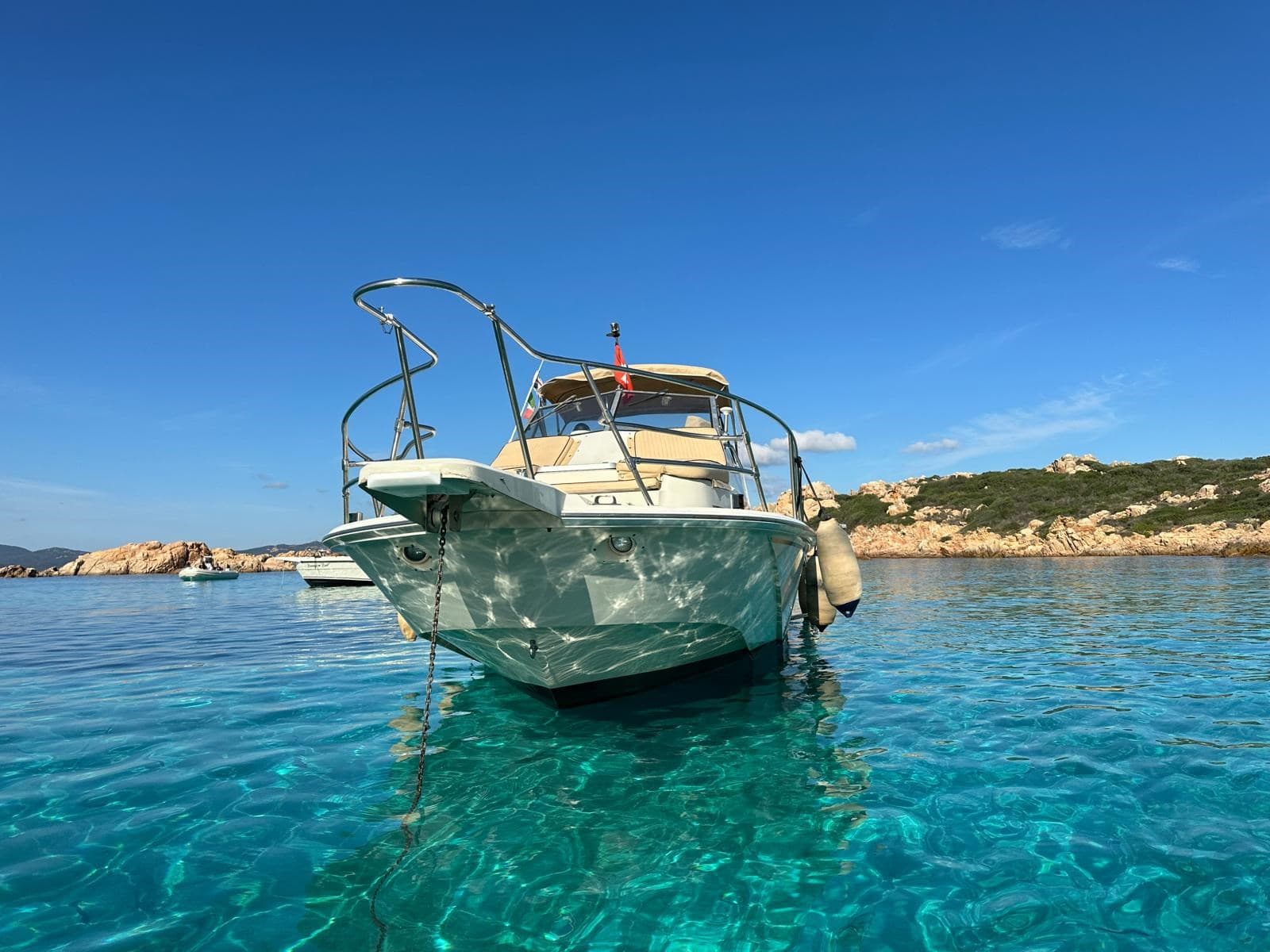 Boston Whaler 25 Revenge - Interior View Boston Whaler 25 Revenge - Interior View