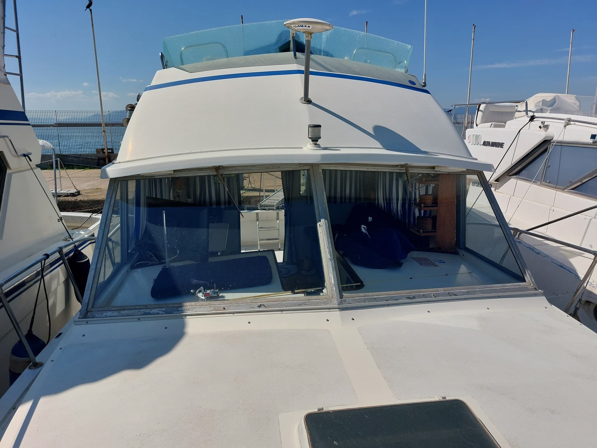 Bertram Yacht 33' Fbc - Deck View Bertram Yacht 33' Fbc - Deck View