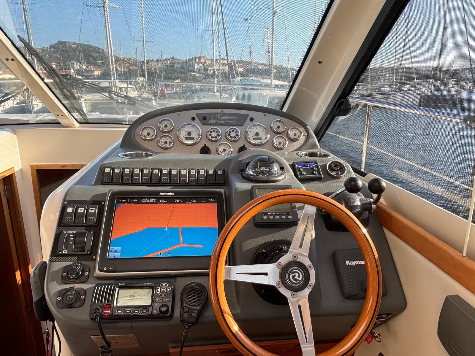Riviera Marine 3600 SPORT YACHT usato - foto hero 7