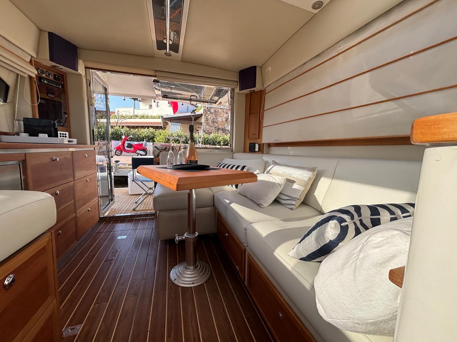 Riviera Marine 3600 SPORT YACHT usato - foto hero 10