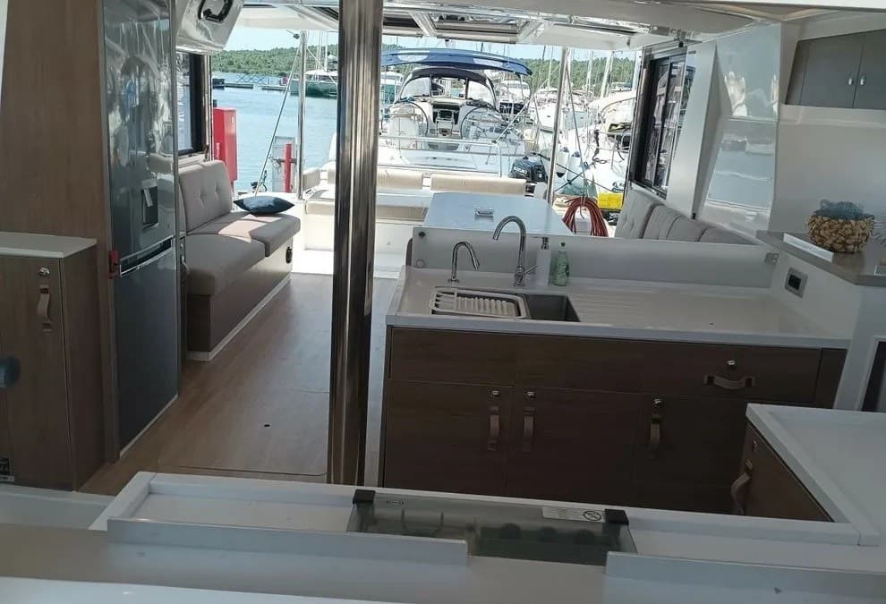 Catana Bali 4.2 usato - foto hero 12