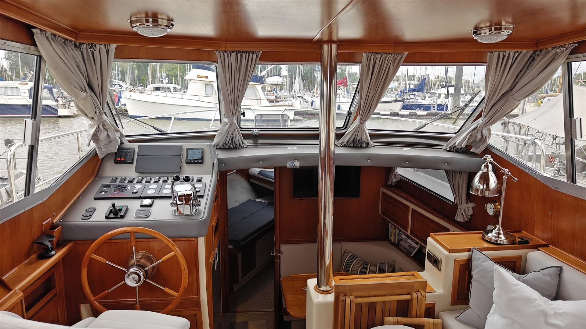 Holland Boat Atlantic 37 Fly - Detail View 1 Holland Boat Atlantic 37 Fly - Detail View 1