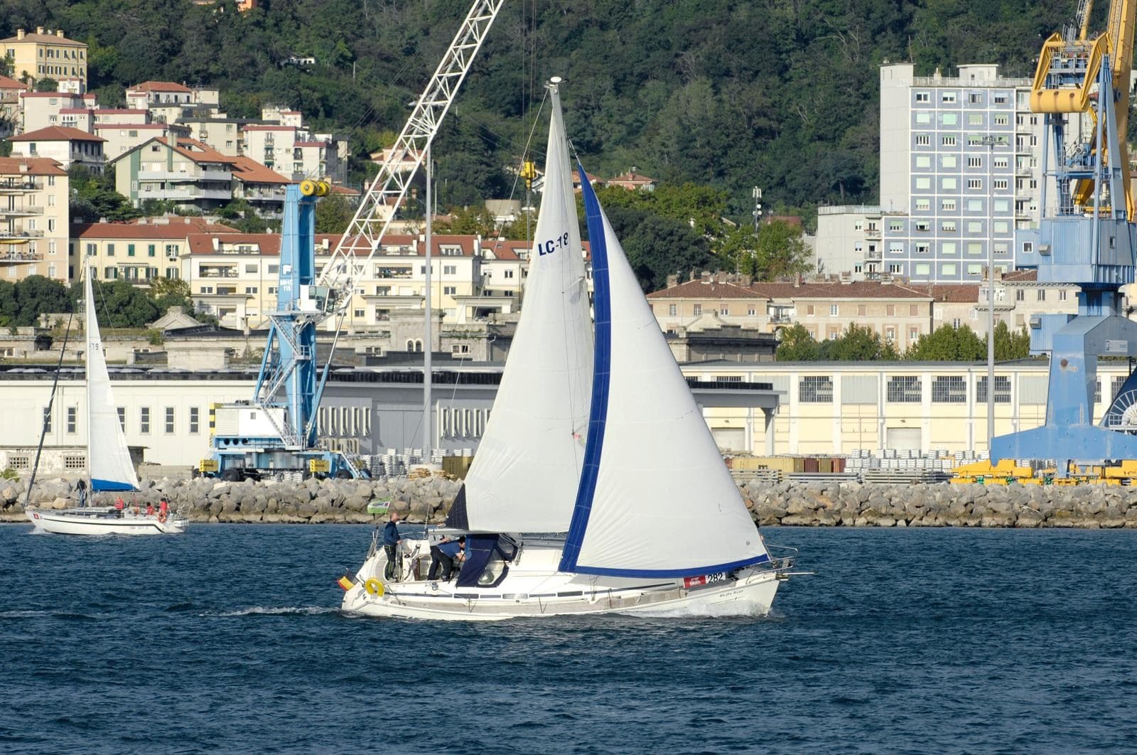 Bavaria Bavaria 36 Cruiser - Detail View 1 Bavaria Bavaria 36 Cruiser - Detail View 1