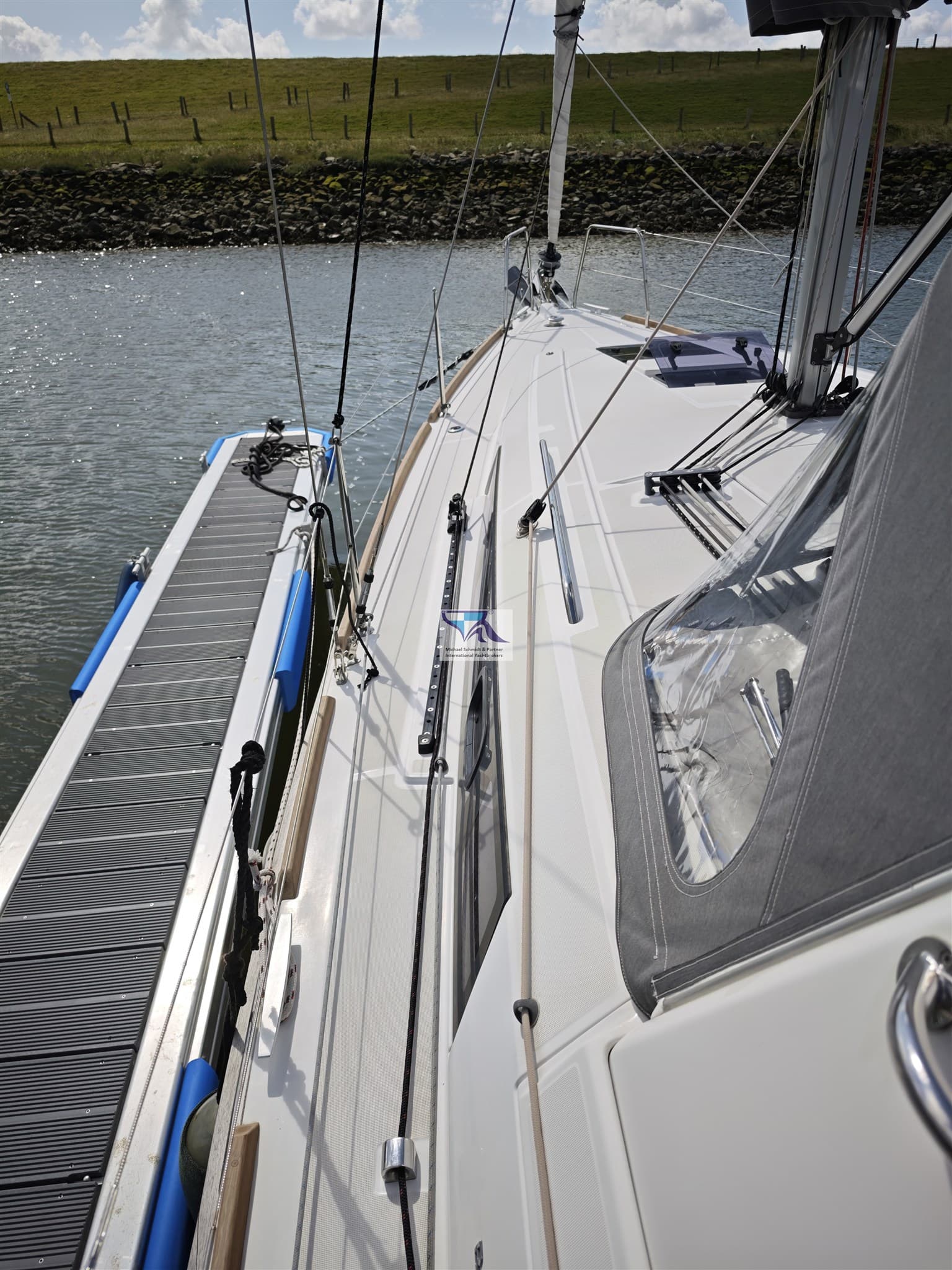 Beneteau OCEANIS 35.1 used - hero image 4