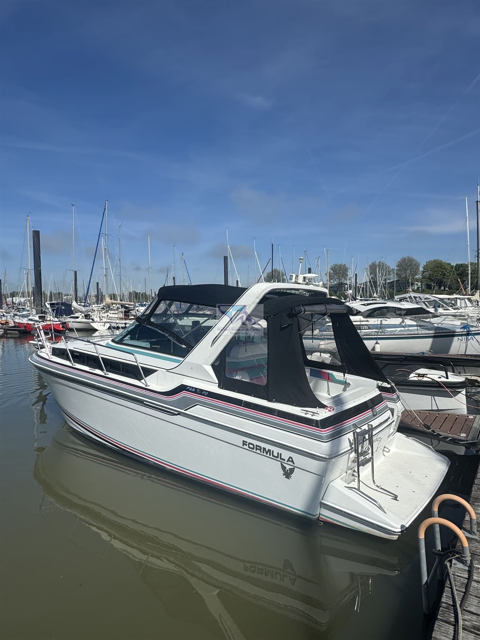 Formula 26 Pc - Interior View Formula 26 Pc - Interior View