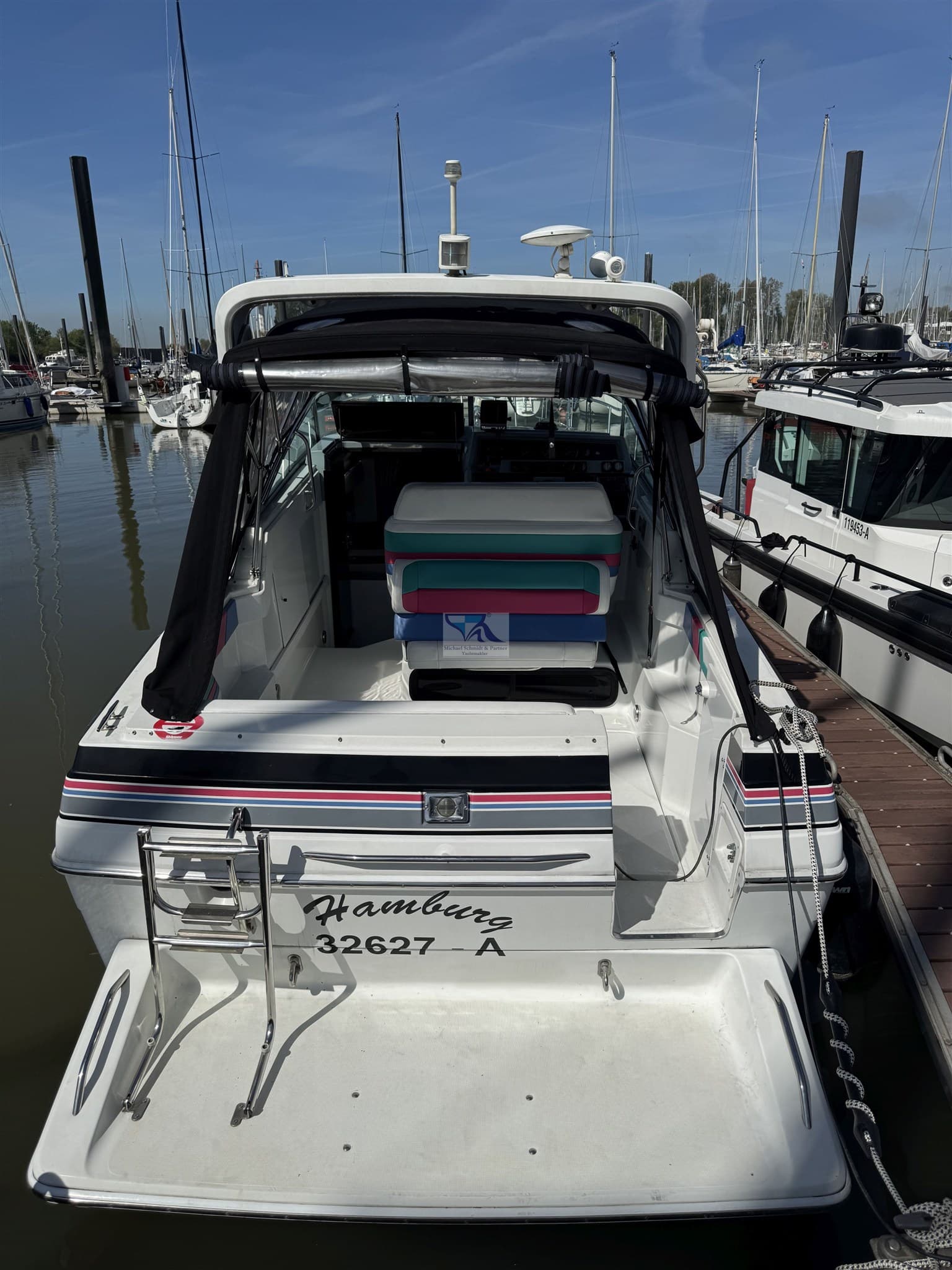 Formula 26 Pc - Deck View Formula 26 Pc - Deck View