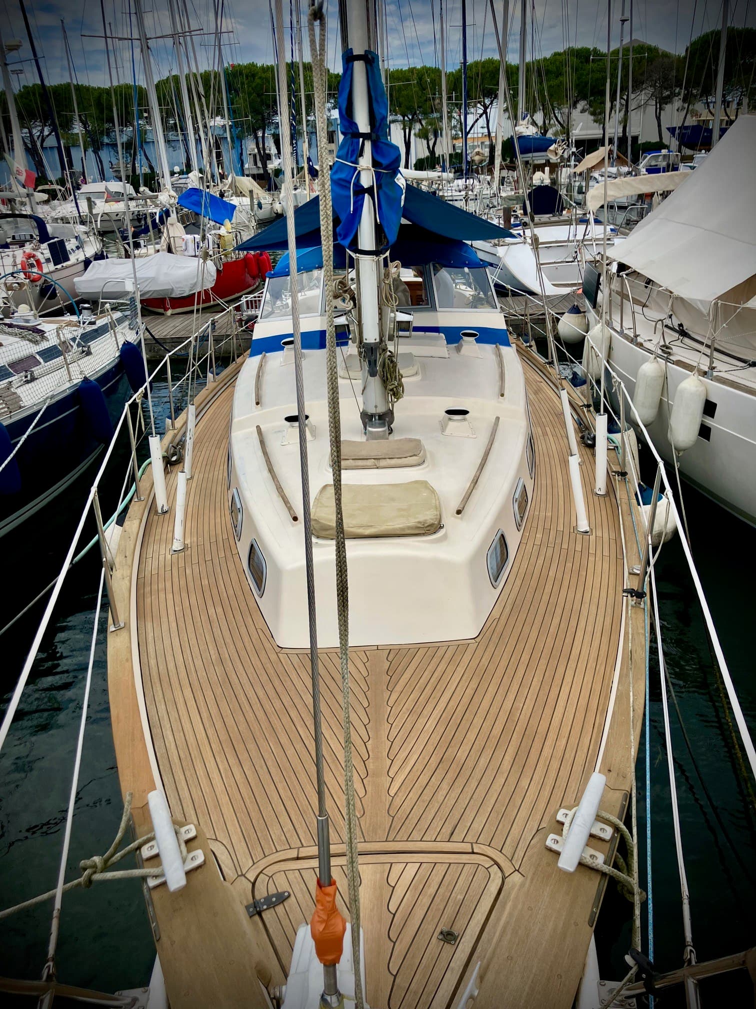 Hallberg Rassy 41 Ketch usato - foto hero 2
