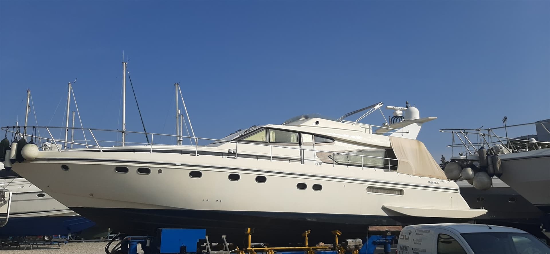 Guy Couach 185 - Detail View 1 Guy Couach 185 - Detail View 1