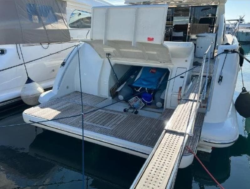 Azimut 62s used - detail 3