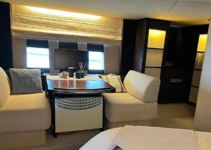 Azimut 62S used - hero image 6