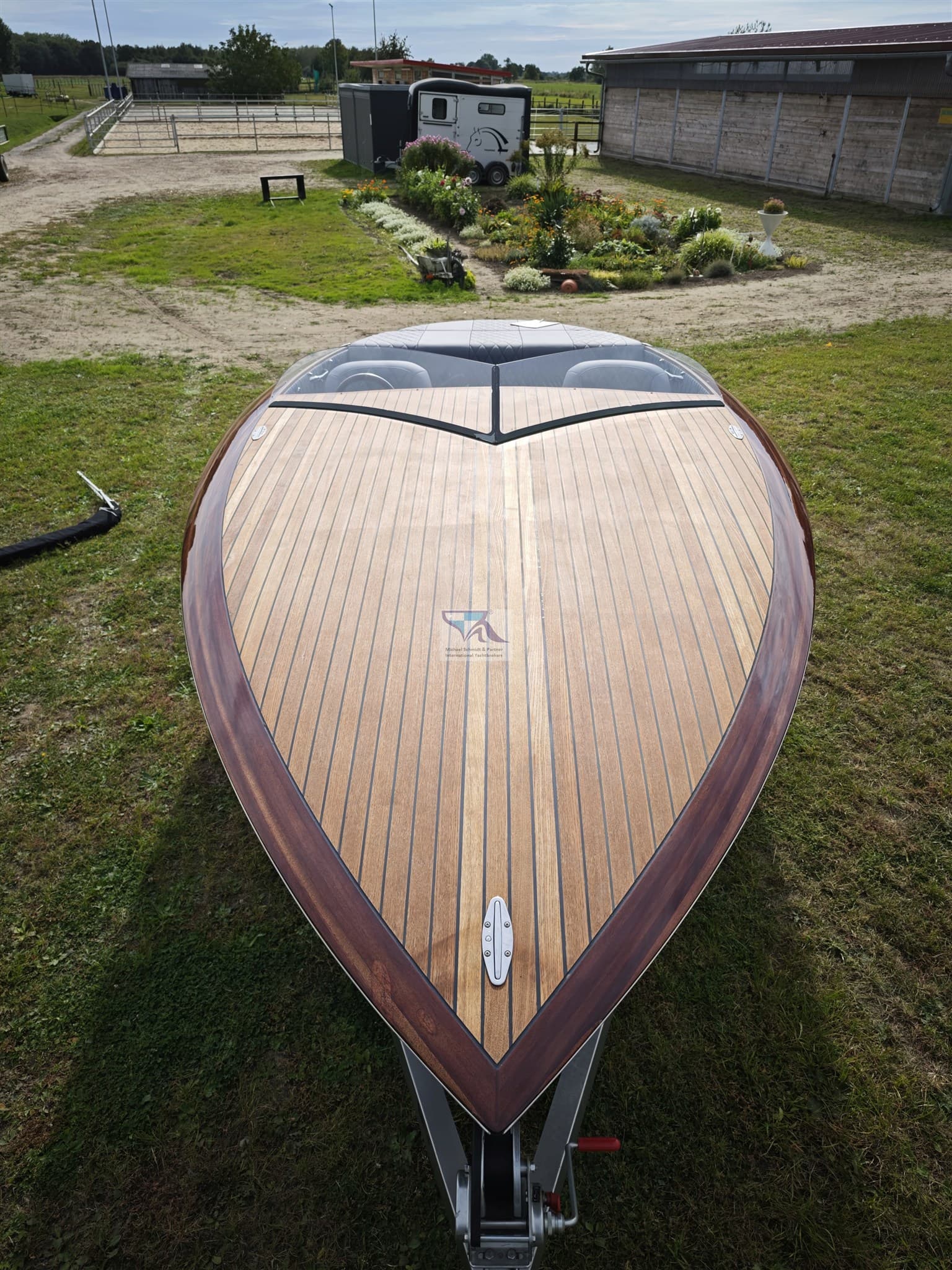 Kaiser Bootsmanufaktur Kaiser 650 - Deck View Kaiser Bootsmanufaktur Kaiser 650 - Deck View