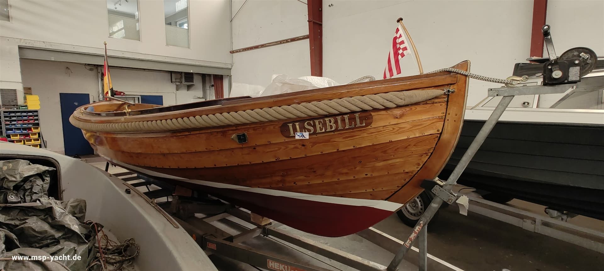 Custom Line Tuckerboot 7,40m - Interior View Custom Line Tuckerboot 7,40m - Interior View