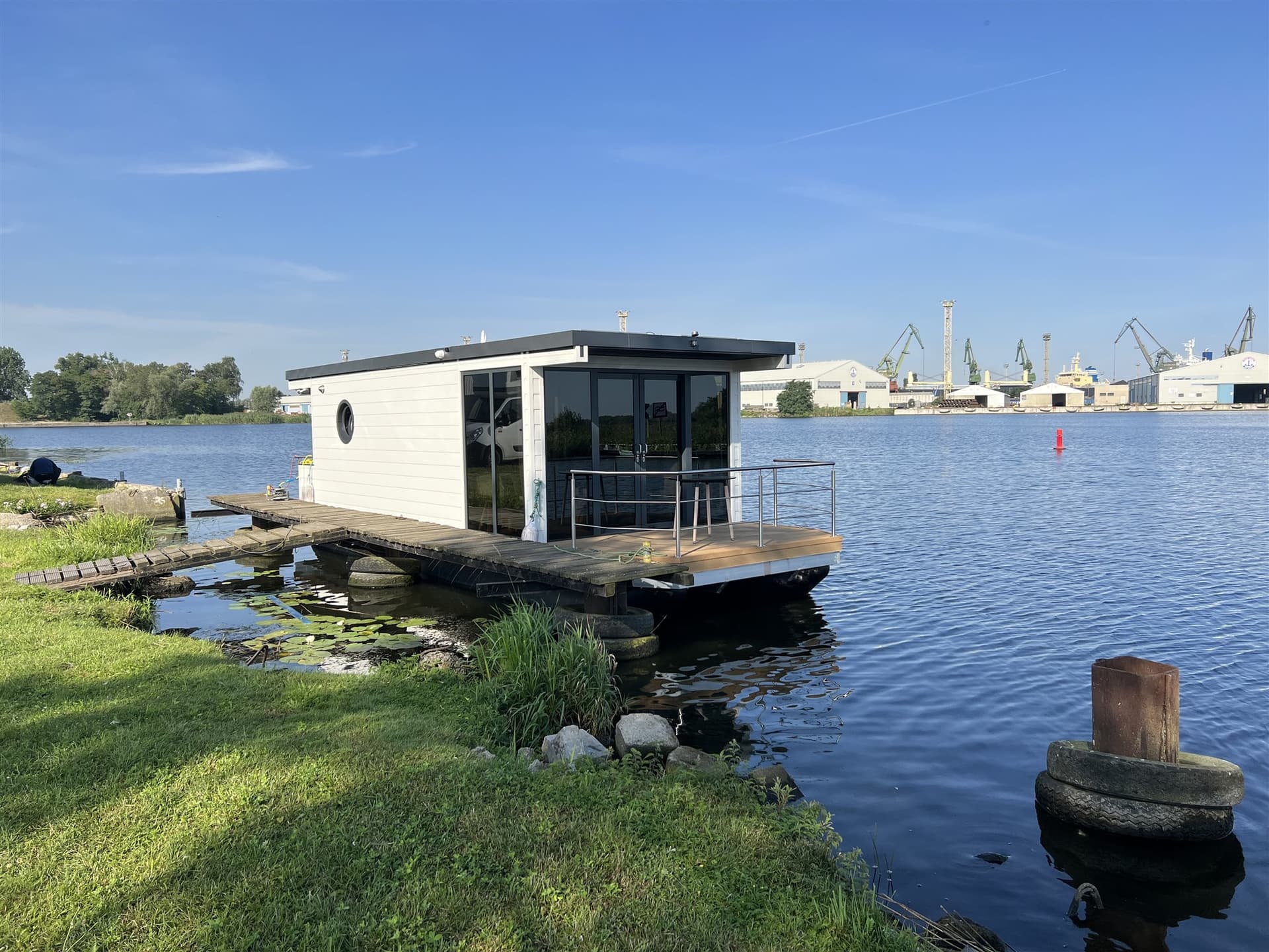 Aqua-House Hausboot Harmonia 340 used - hero image 4