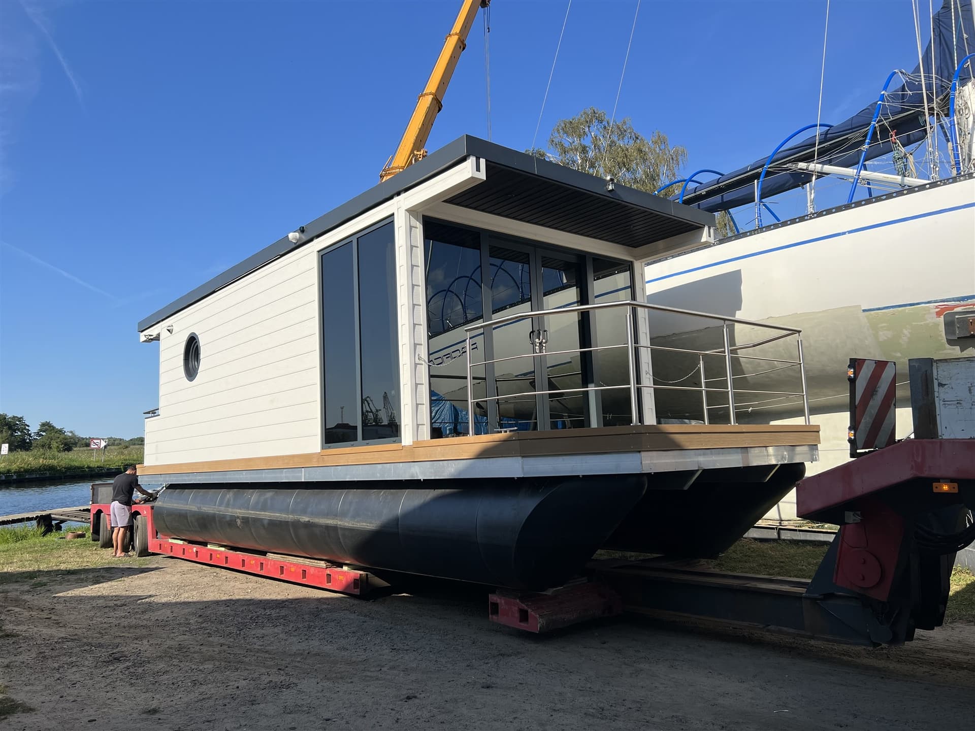 Aqua-House Hausboot Harmonia 340 used - hero image 2