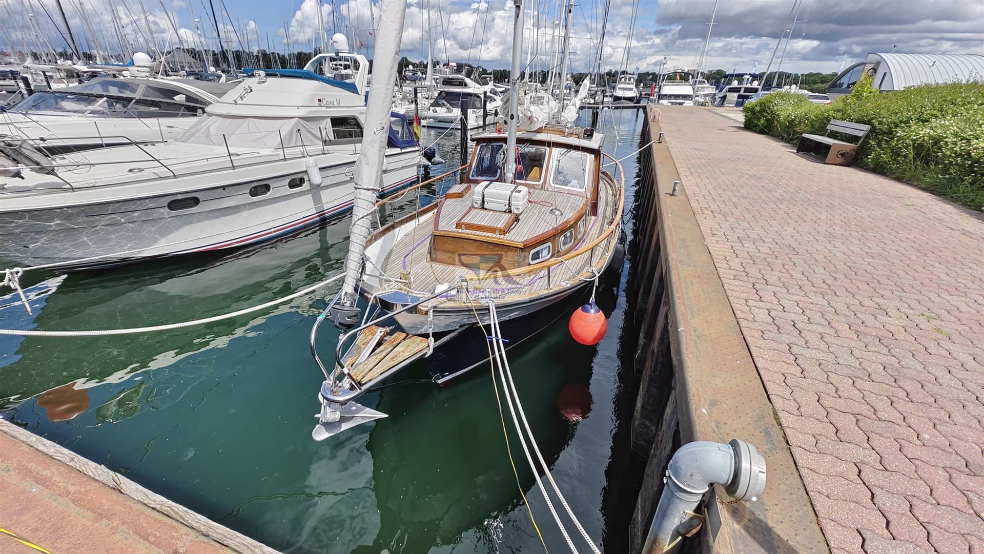 Siltala Nauticat 33 - Deck View Siltala Nauticat 33 - Deck View