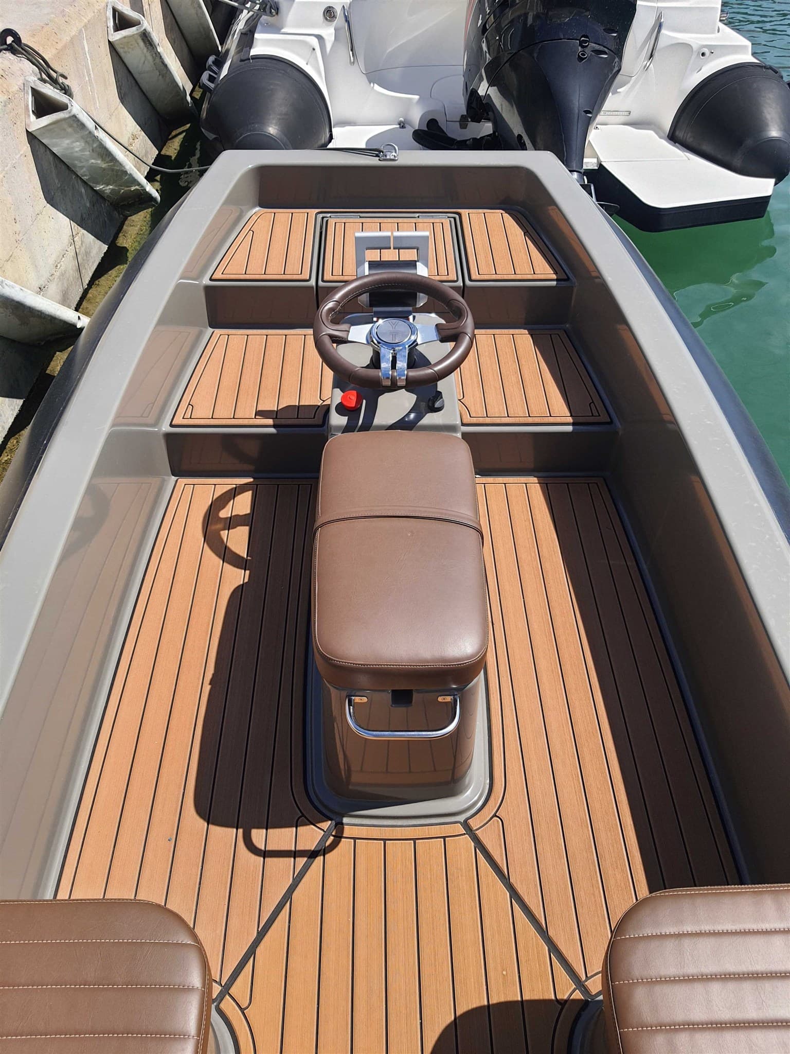 Yachtwerft Hamburg Ribcat 4.3 - Deck View Yachtwerft Hamburg Ribcat 4.3 - Deck View