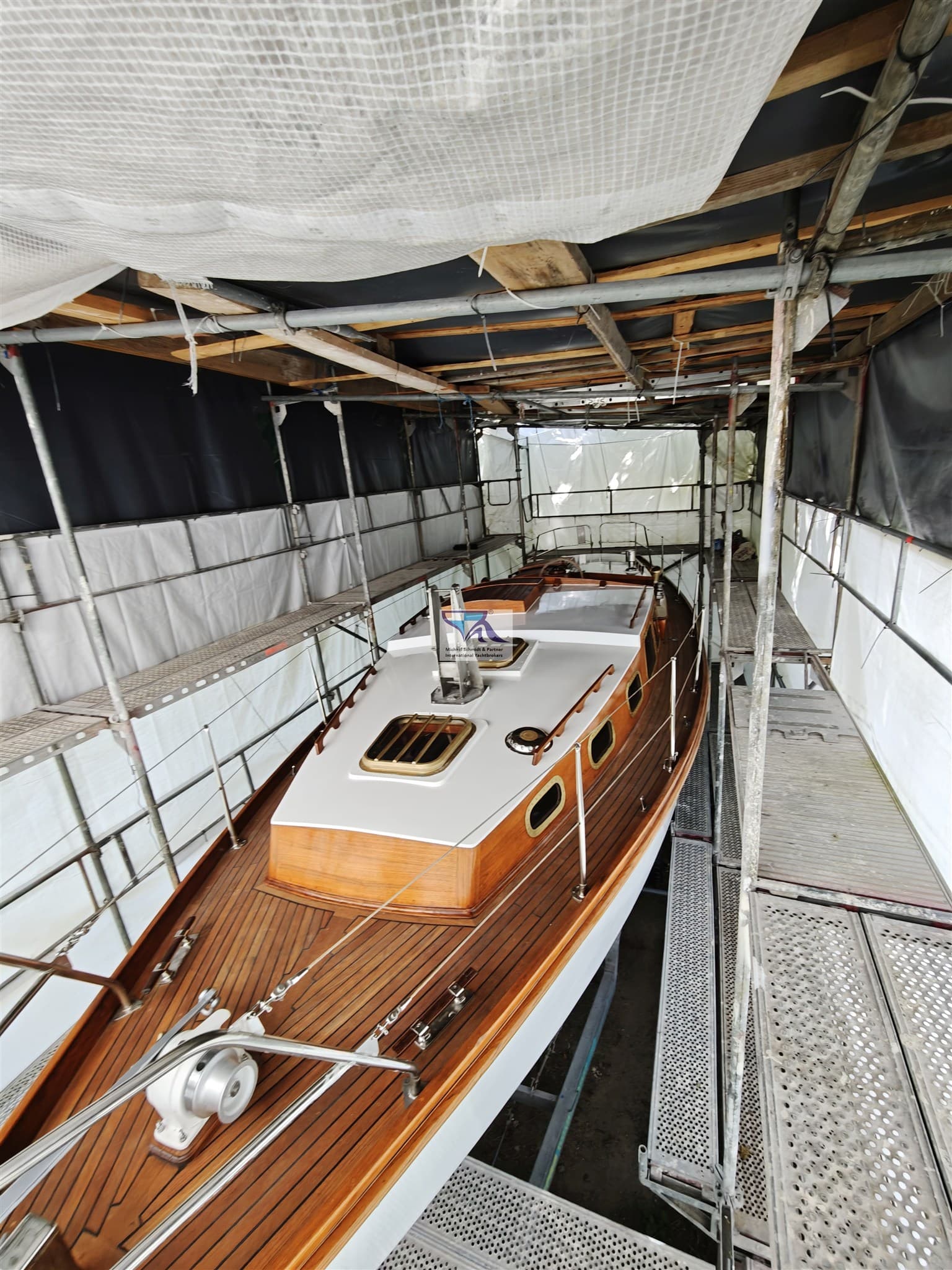 Van De Stadt Greif - Main View Van De Stadt Greif - Main View