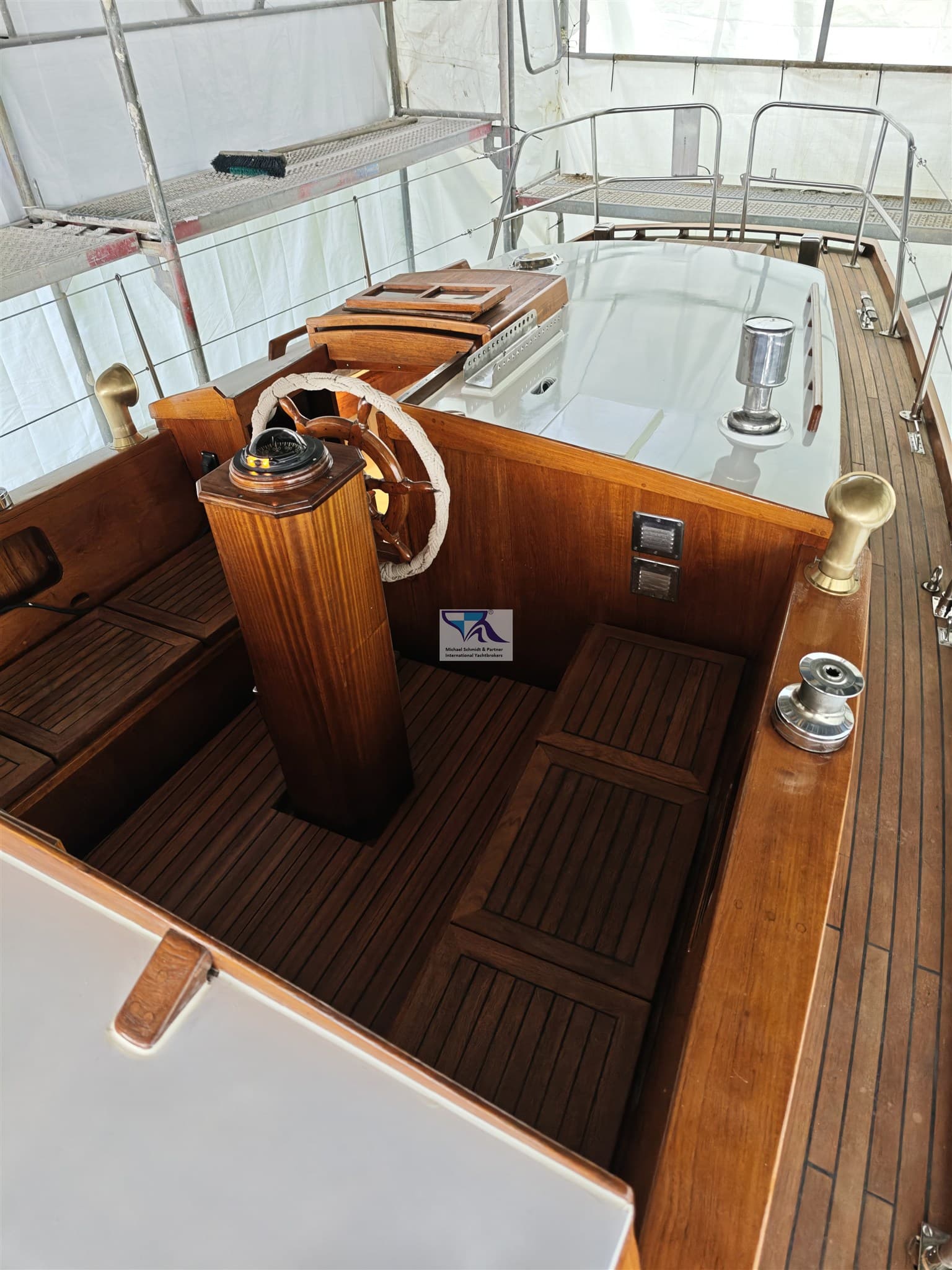 Van De Stadt Greif - Detail View 1 Van De Stadt Greif - Detail View 1