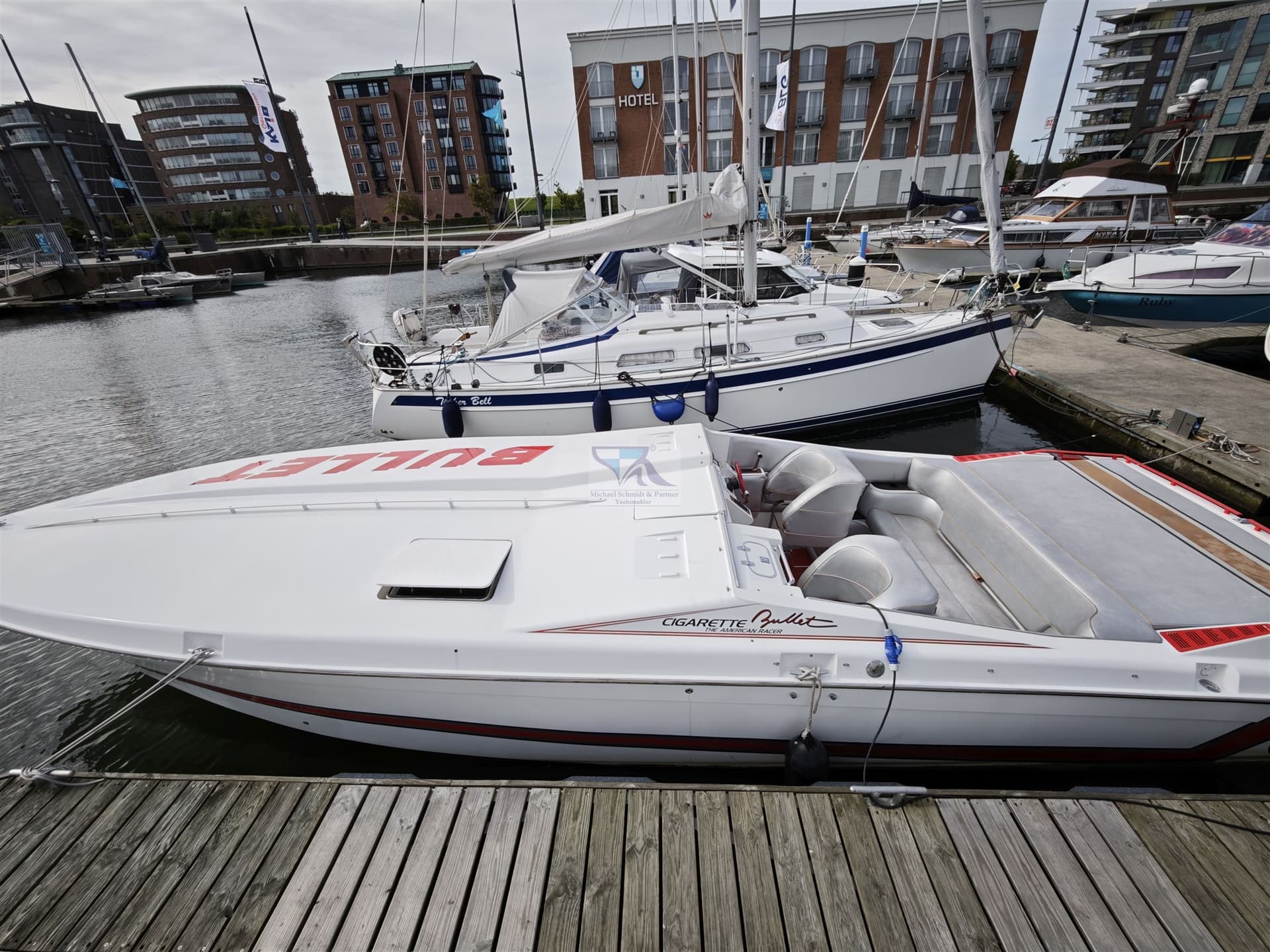 Cigarette R.T. Bullet 31 - Detail View 1 Cigarette R.T. Bullet 31 - Detail View 1