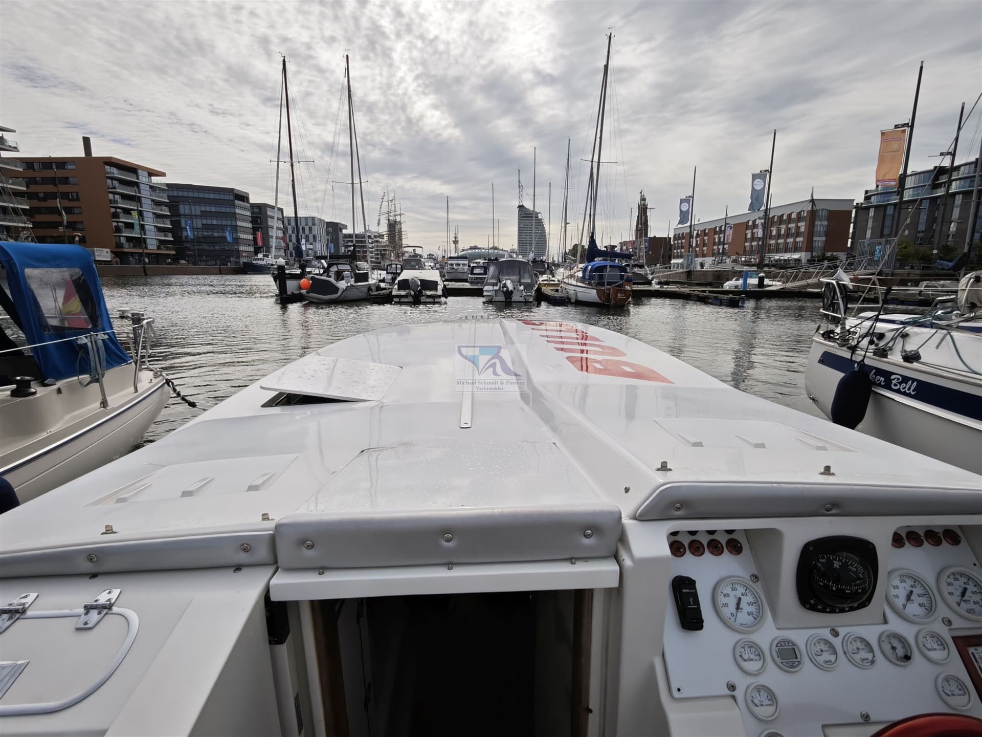 Cigarette R.T. Bullet 31 - Deck View Cigarette R.T. Bullet 31 - Deck View