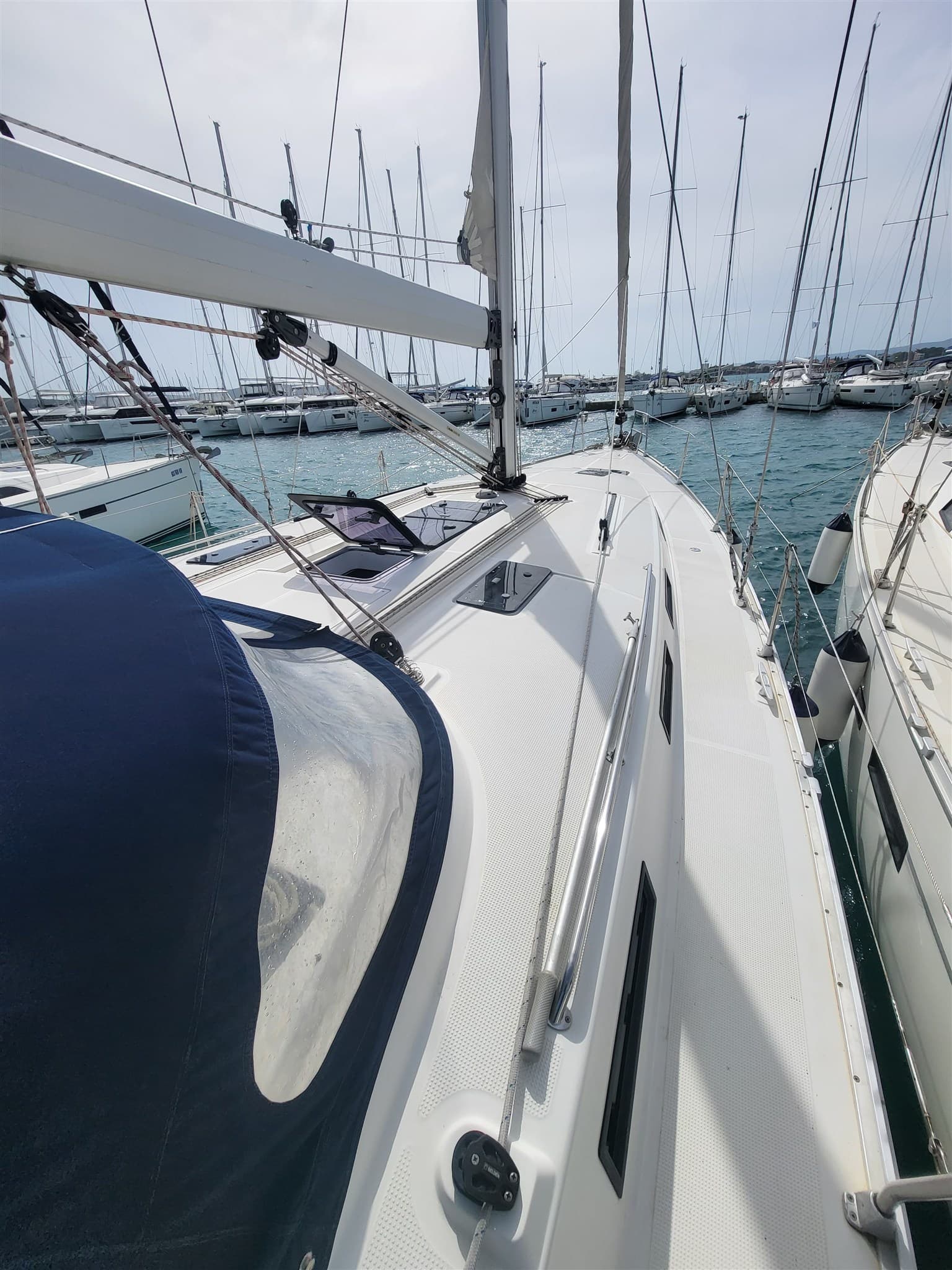 Bavaria 45 Cruiser - Interior View Bavaria 45 Cruiser - Interior View
