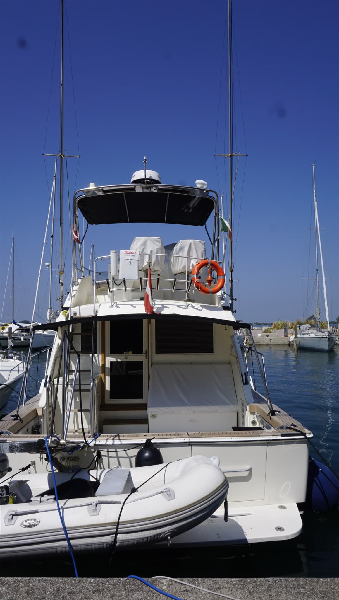 Bertram Yacht Bertram 37 Convertible - Deck View Bertram Yacht Bertram 37 Convertible - Deck View