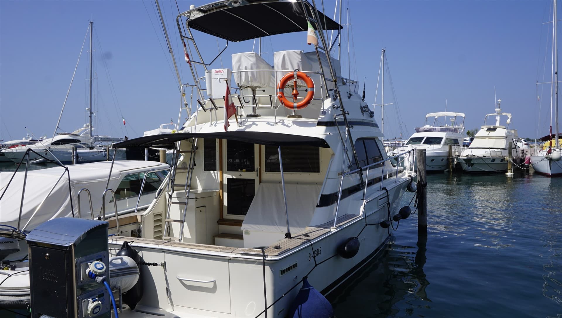 Bertram Yacht Bertram 37 Convertible gebraucht - Detail 1