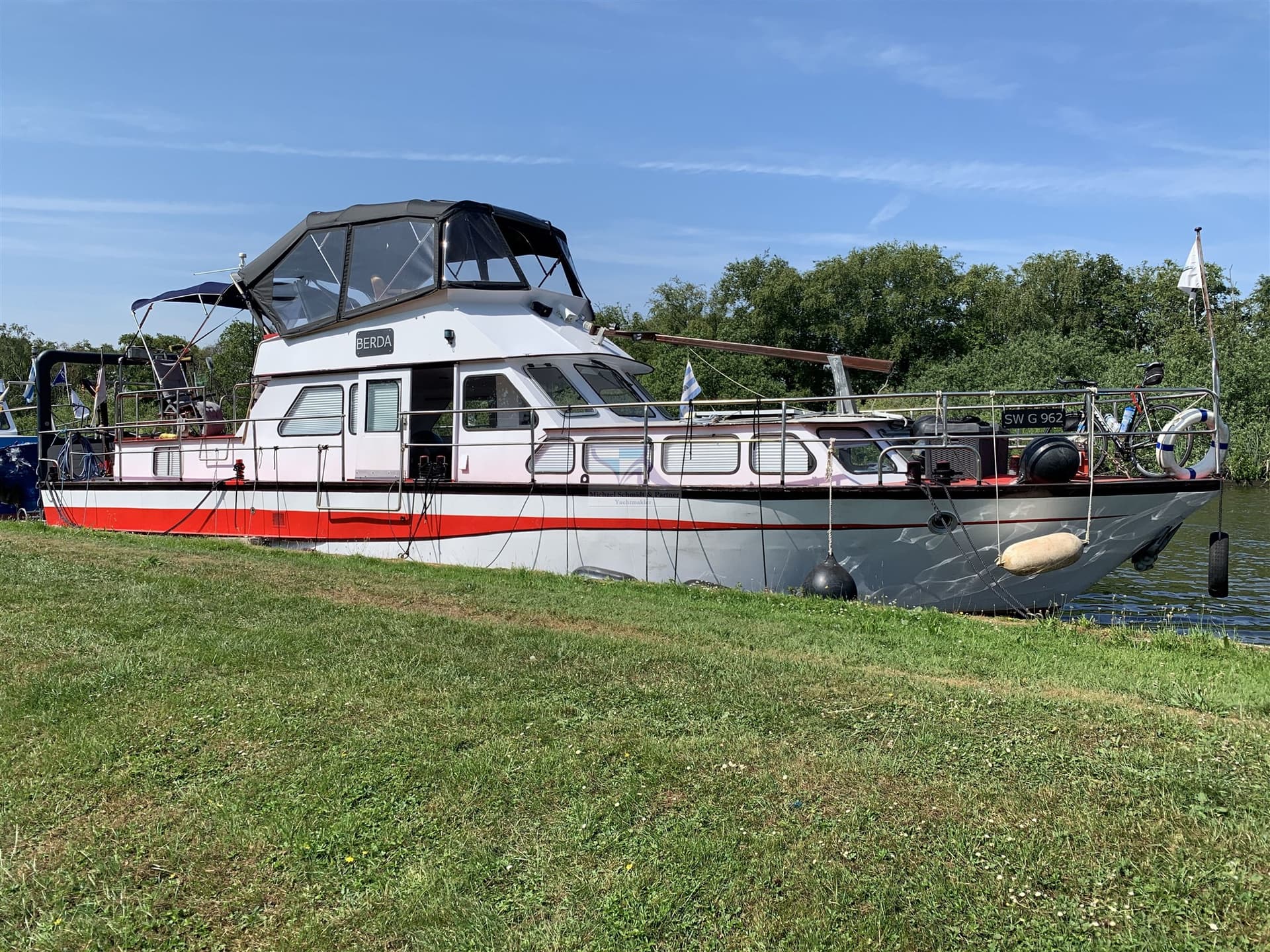 Werft Haßmersheim 15m Stahlmotoryacht - Deck View Werft Haßmersheim 15m Stahlmotoryacht - Deck View