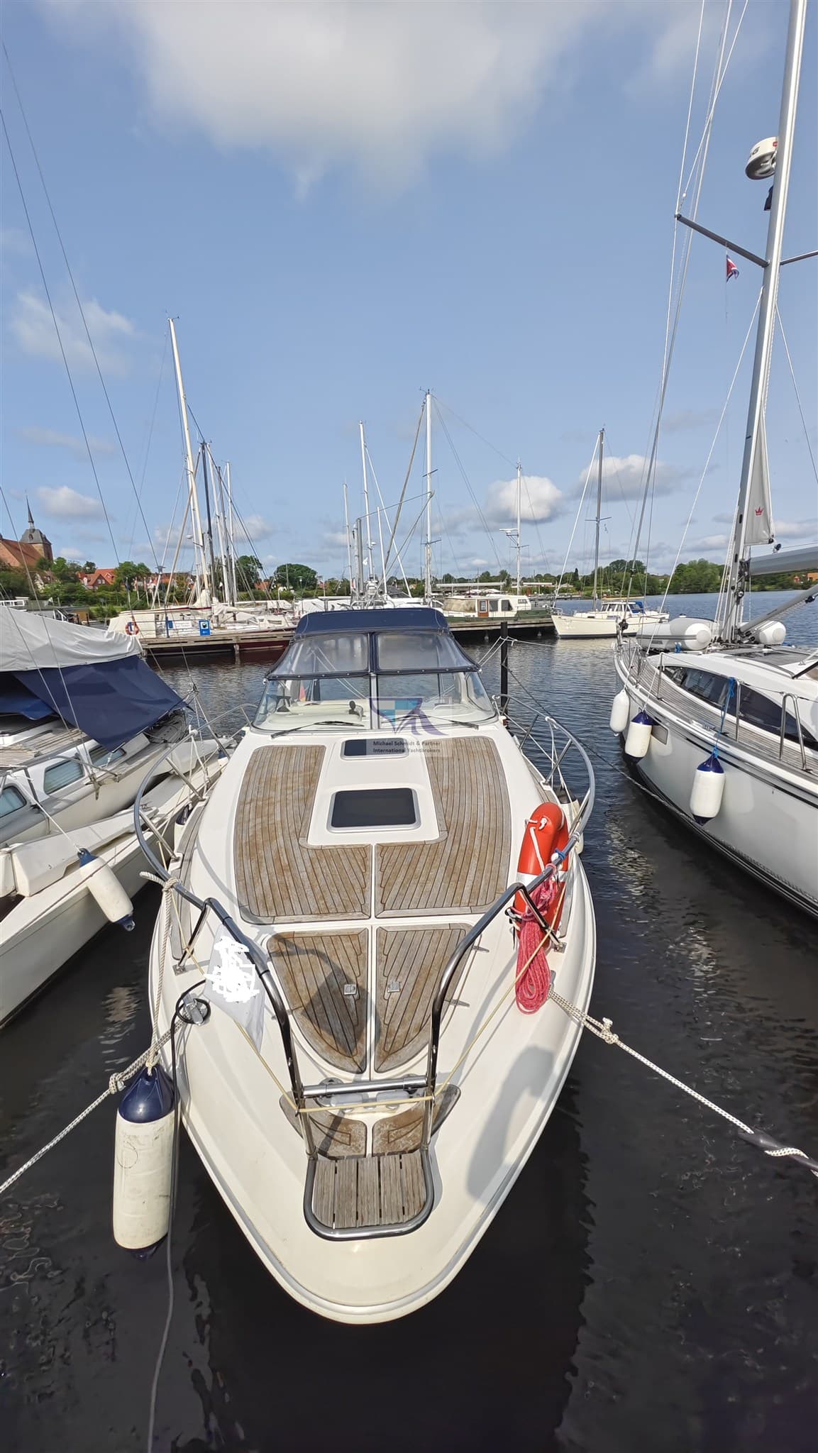 Sealine S 28 - Interior View Sealine S 28 - Interior View