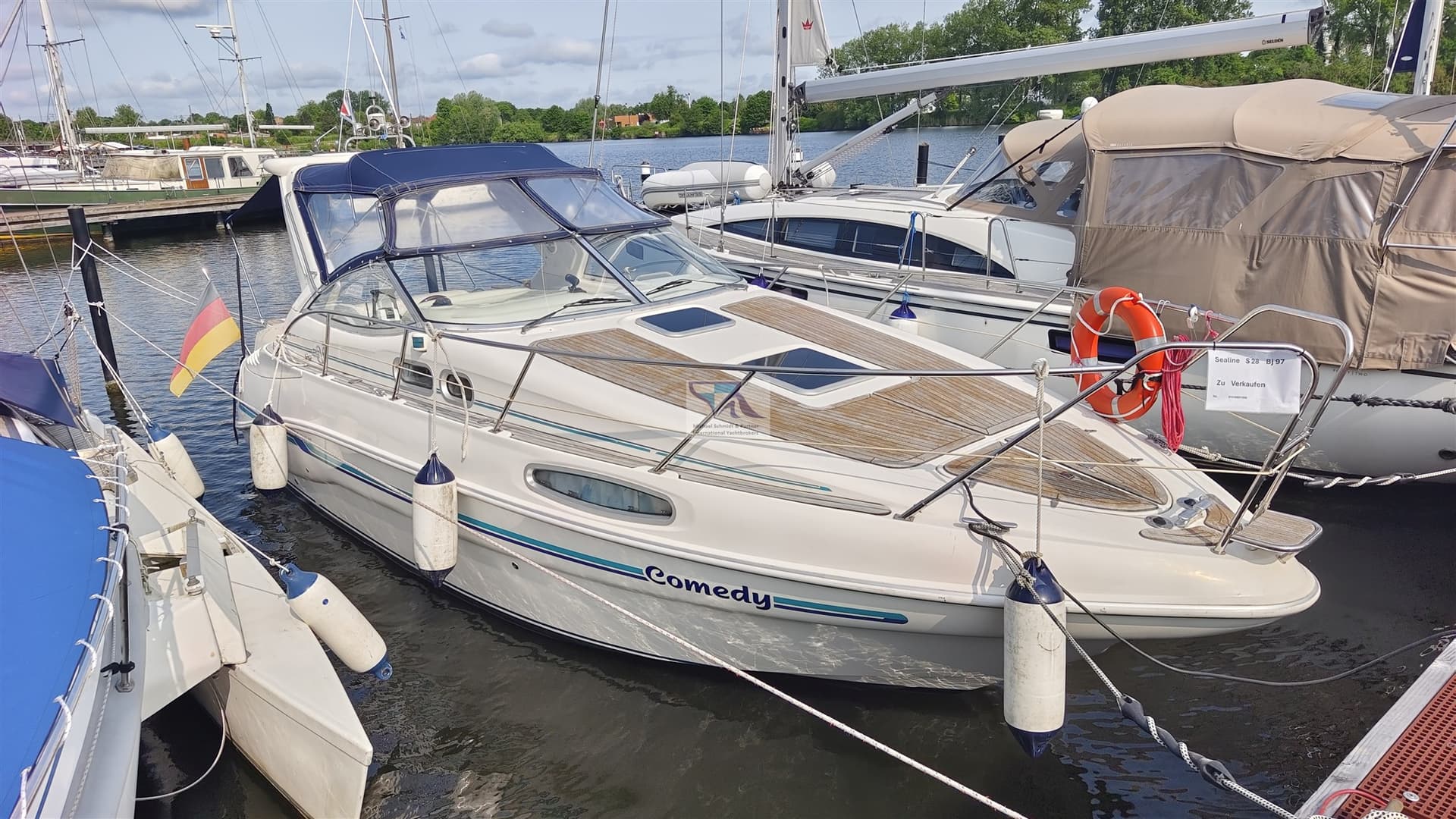 Sealine S 28 - Deck View Sealine S 28 - Deck View