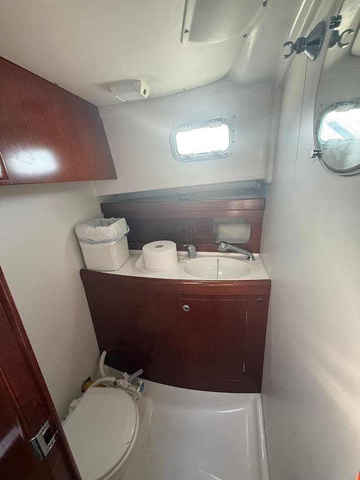 Beneteau Antares 9 used - hero image 7