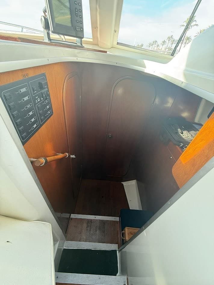 Beneteau Antares 9 used - hero image 8