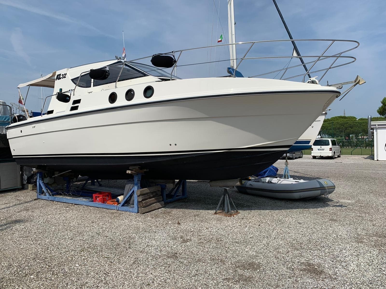 Azimut AZ 32 usato - vista principale