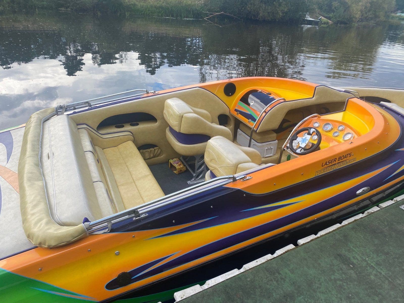 Essex Bowrider Fury 25 - Detail View 1 Essex Bowrider Fury 25 - Detail View 1