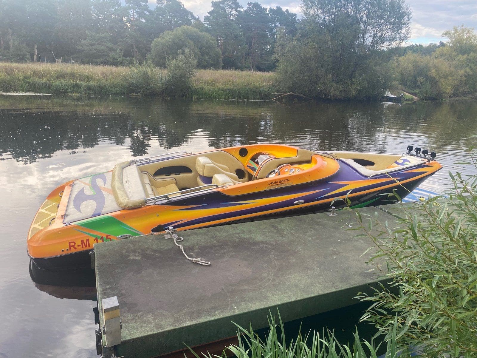 Essex Bowrider Fury 25 - Interior View Essex Bowrider Fury 25 - Interior View