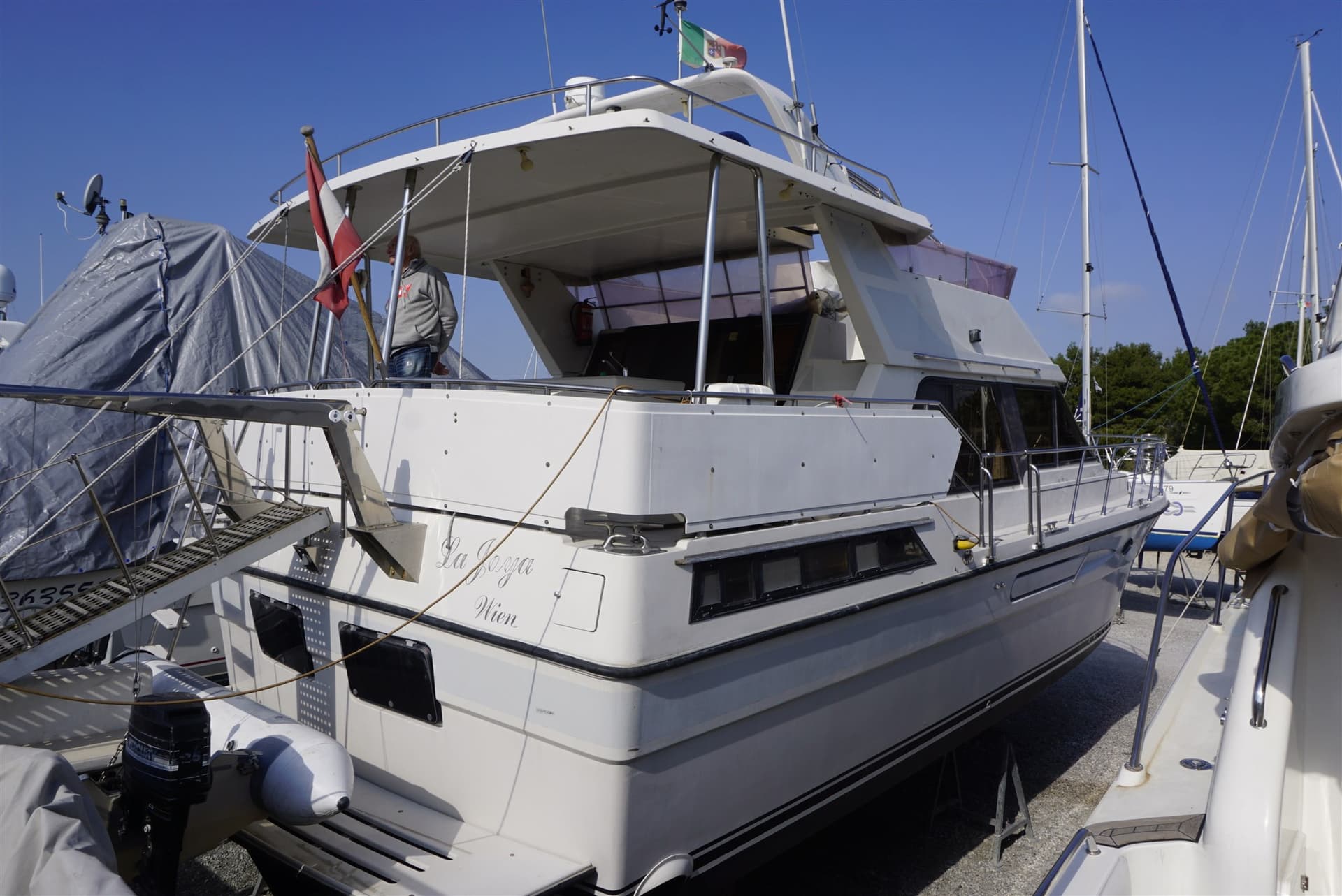 President Marine President 47 - Deck View President Marine President 47 - Deck View