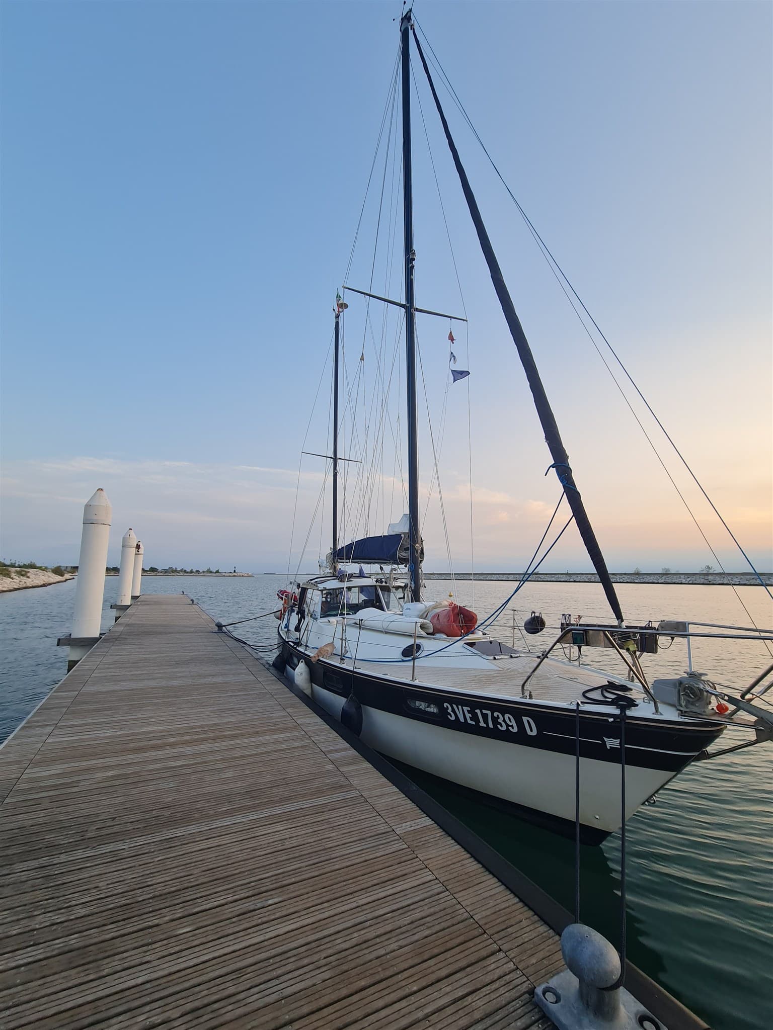Fiskars Ab Finnsailer 38 Ketch - Deck View Fiskars Ab Finnsailer 38 Ketch - Deck View