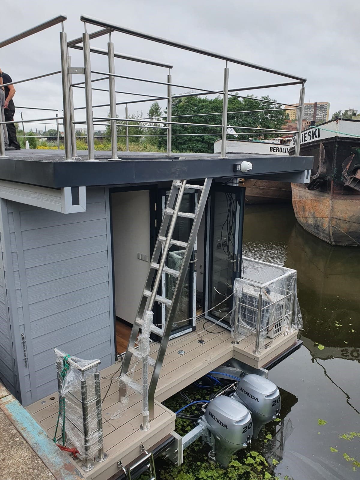 Aqua-House Hausboot Harmonia 340l - Detail View 1 Aqua-House Hausboot Harmonia 340l - Detail View 1